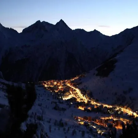 In Les 2 Alpes With Panoramic Views