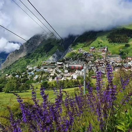 In Les 2 Alpes With Panoramic Views Chalet *